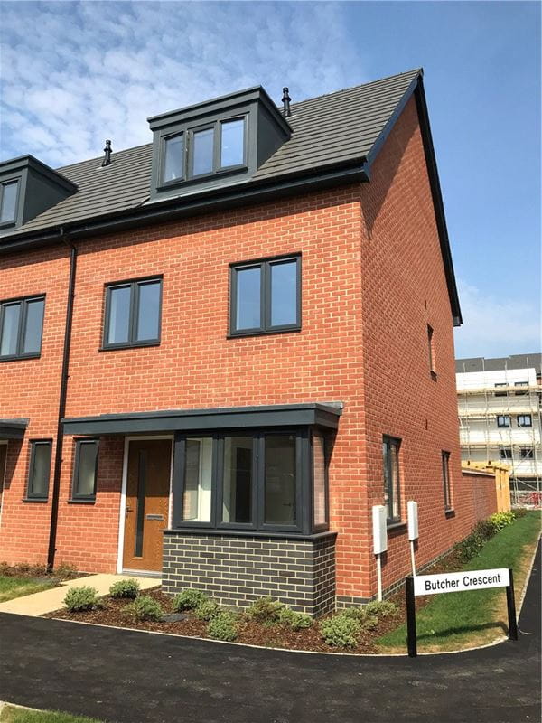 3 bedroom house, Butcher Crescent, Glebe Farm MK17 - Available