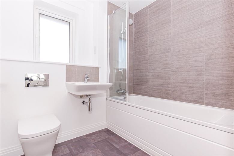 3 bedroom house, Wheatfield Drive, Curbridge OX29