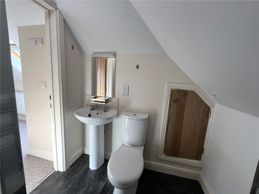 1 bedroom flat, High Street, Whitchurch on Thames RG8 - Available