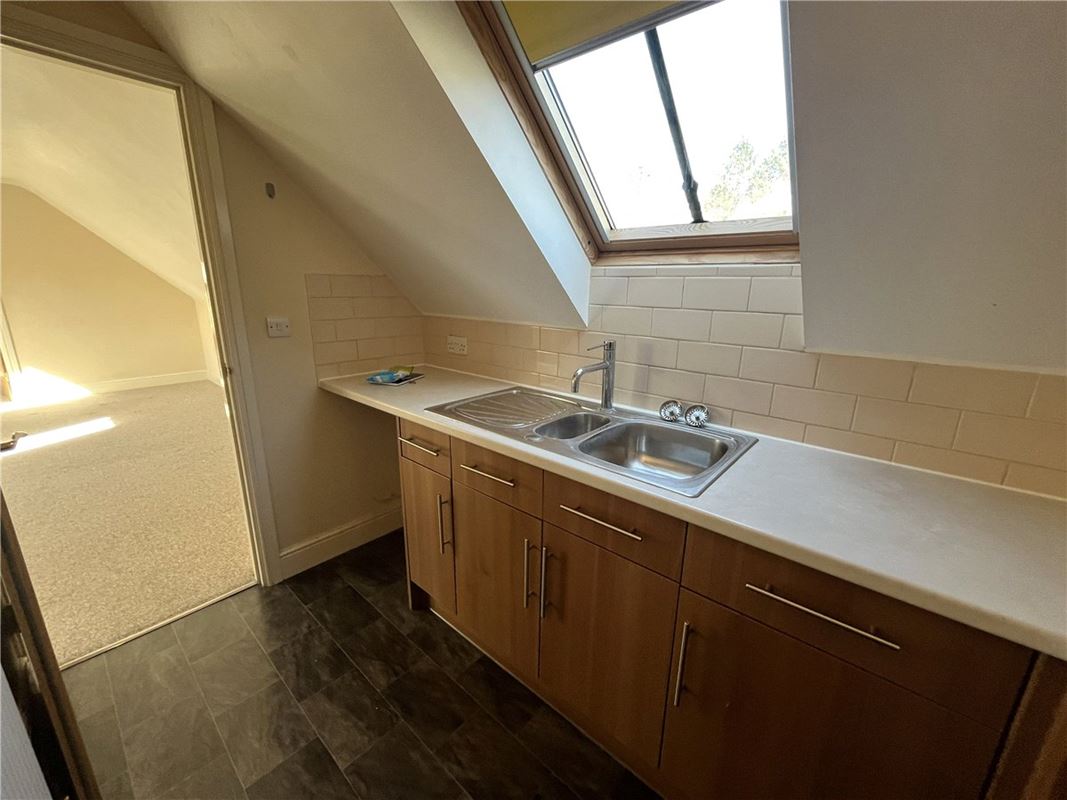 1 bedroom flat, High Street, Whitchurch on Thames RG8 - Available