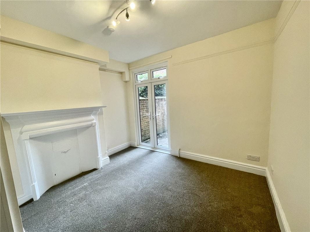  bedroom flat, Cowley Road, Oxford OX4 - Let Agreed