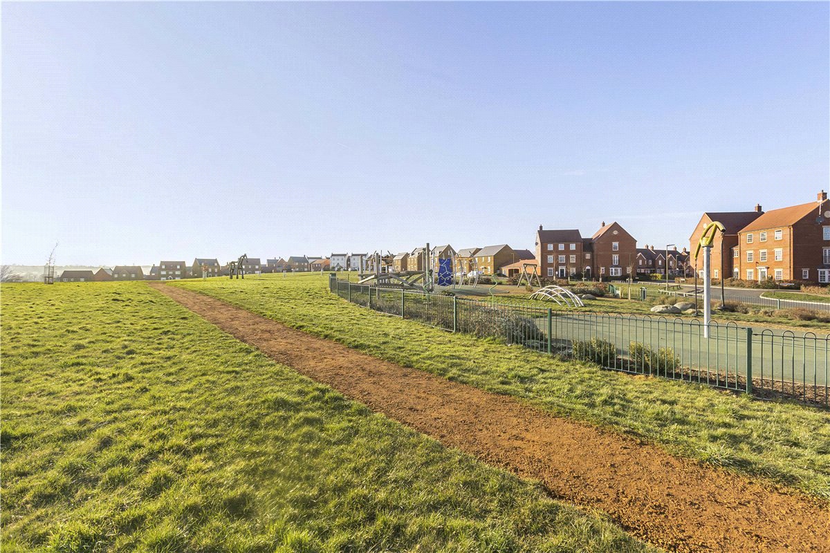 2 bedroom flat, Thenford Way, Banbury OX16 - Let Agreed