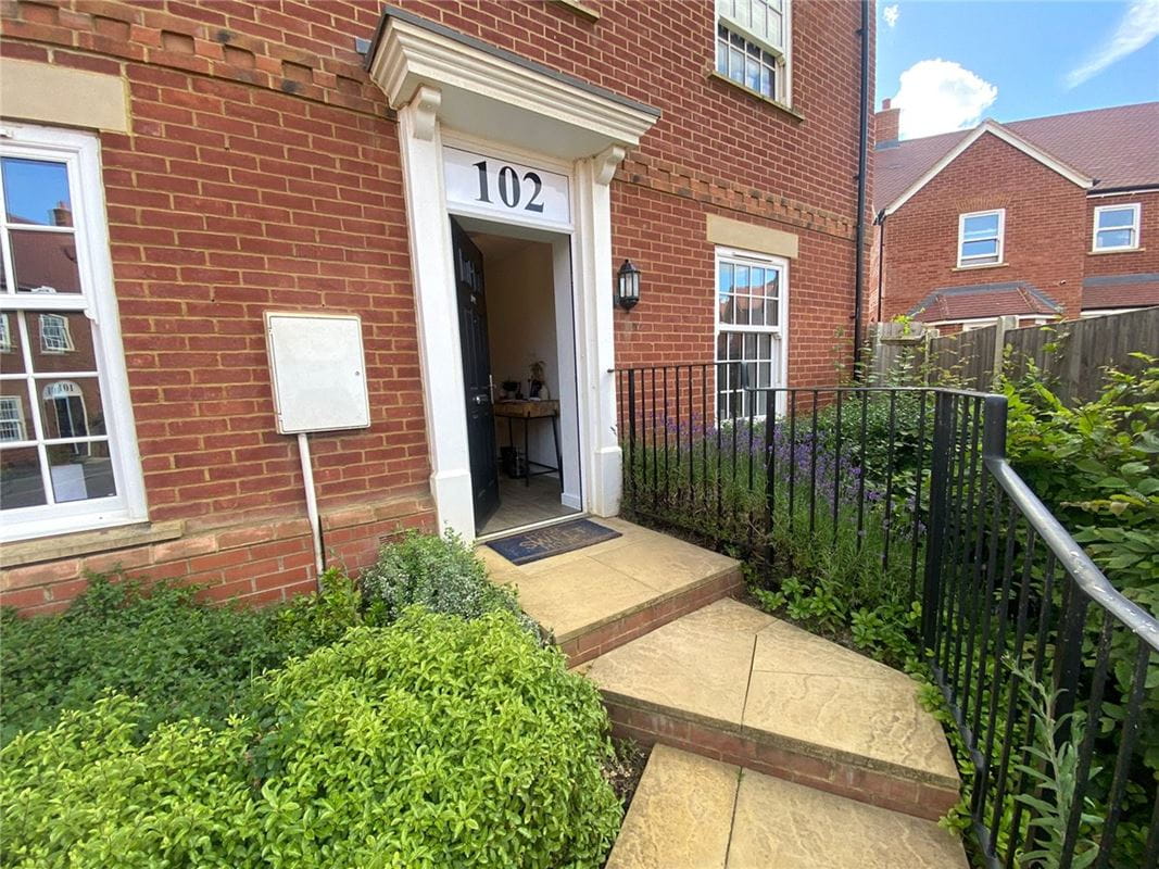 2 bedroom flat, Bourton Road, Banbury OX16