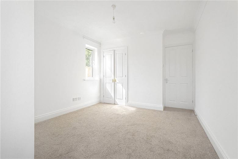 2 bedroom bungalow, Pantile Close, Witham CM8 - Available