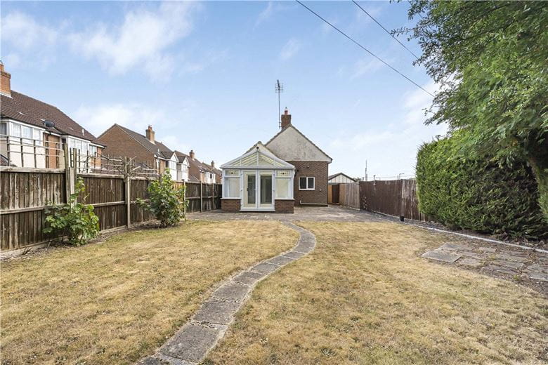 2 bedroom bungalow, Pantile Close, Witham CM8 - Available