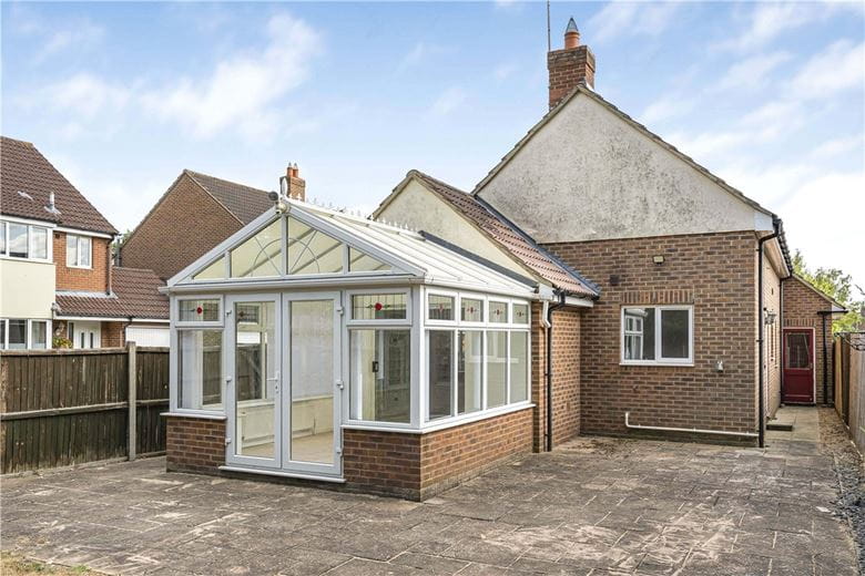 2 bedroom bungalow, Pantile Close, Witham CM8 - Available