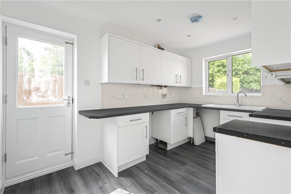 2 bedroom bungalow, Pantile Close, Witham CM8 - Available