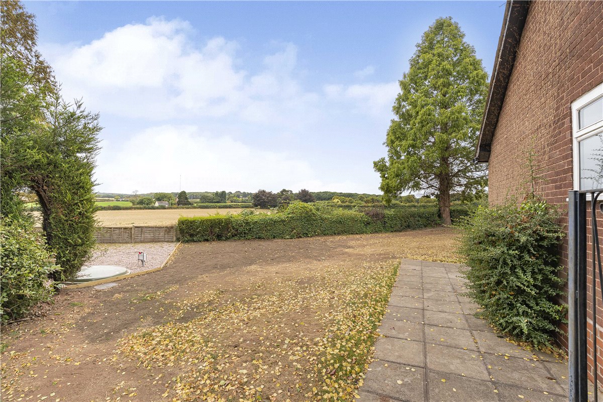 4 bedroom bungalow, Darnford Lane, Whittington WS14 - Let Agreed