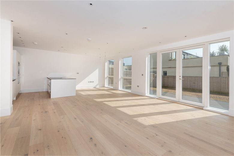 2 bedroom flat, Granville Court, Granville Road BA1 - Let Agreed