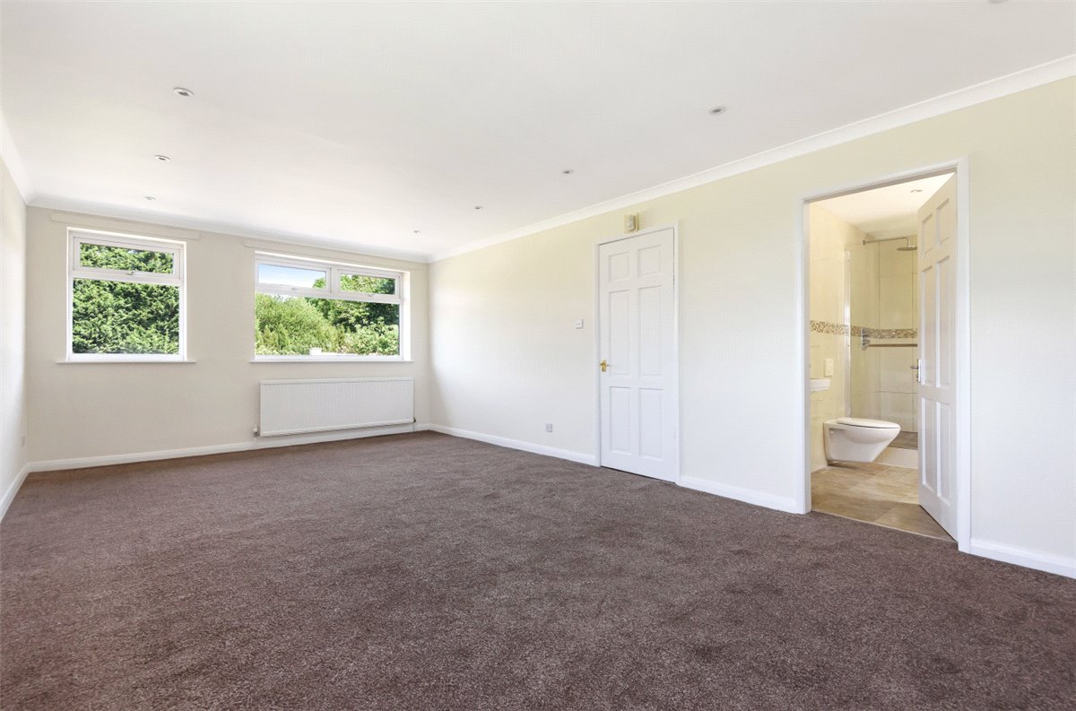 4 bedroom bungalow, Chesterfield Road, Barlborough S43 - Available