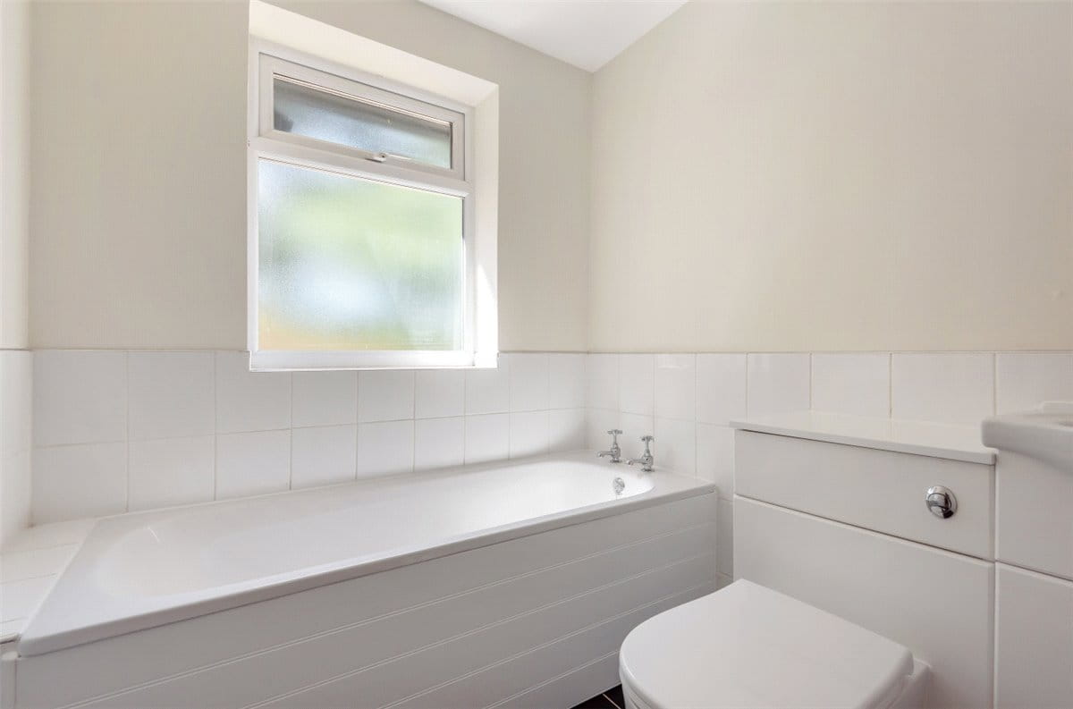 4 bedroom bungalow, Chesterfield Road, Barlborough S43 - Available