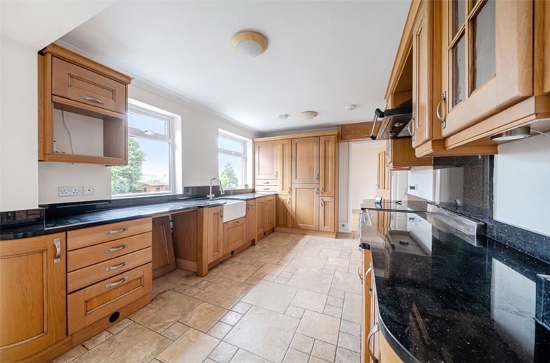 3 bedroom house, Braithwell Road, Ravenfield S65 - Available