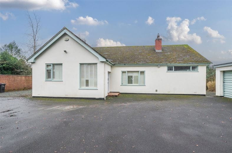 3 bedroom bungalow, Stockwell Heath, Rugeley WS15 - Available