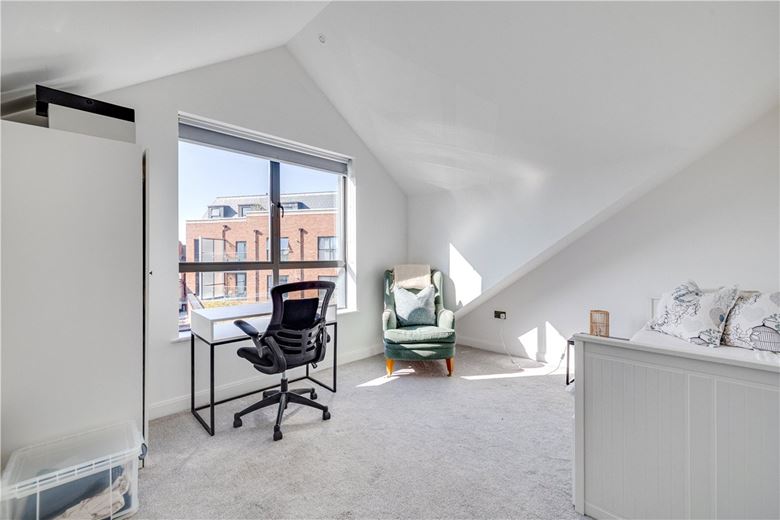 3 bedroom house, Harlow Gardens, Kingston upon Thames KT1 - Let Agreed