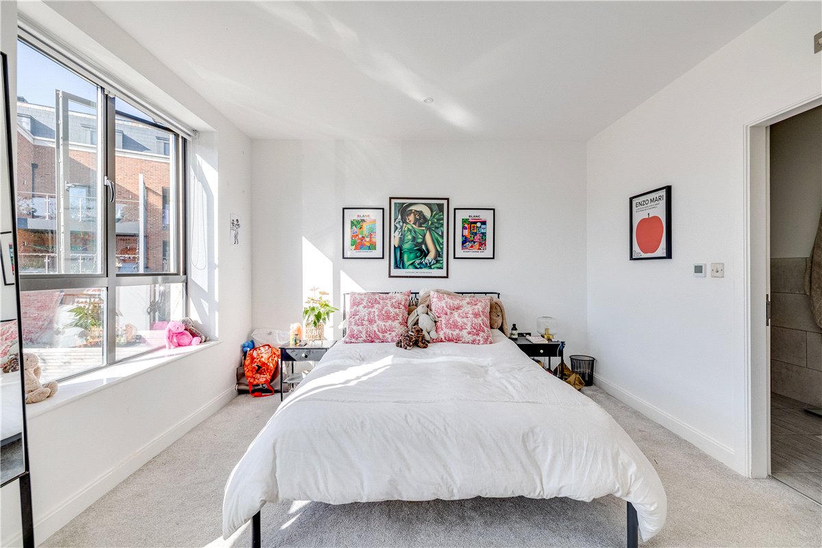 3 bedroom house, Harlow Gardens, Kingston upon Thames KT1 - Let Agreed