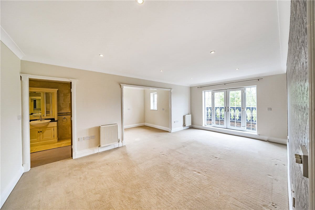 6 bedroom house, Towers Lane, Crofton WF4 - Available