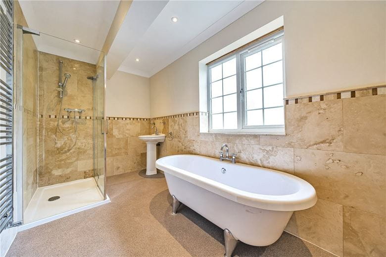 6 bedroom house, Towers Lane, Crofton WF4 - Available