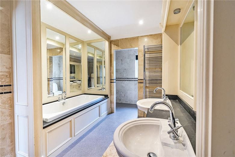 6 bedroom house, Towers Lane, Crofton WF4 - Available