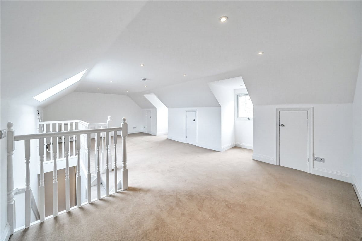 6 bedroom house, Towers Lane, Crofton WF4 - Available