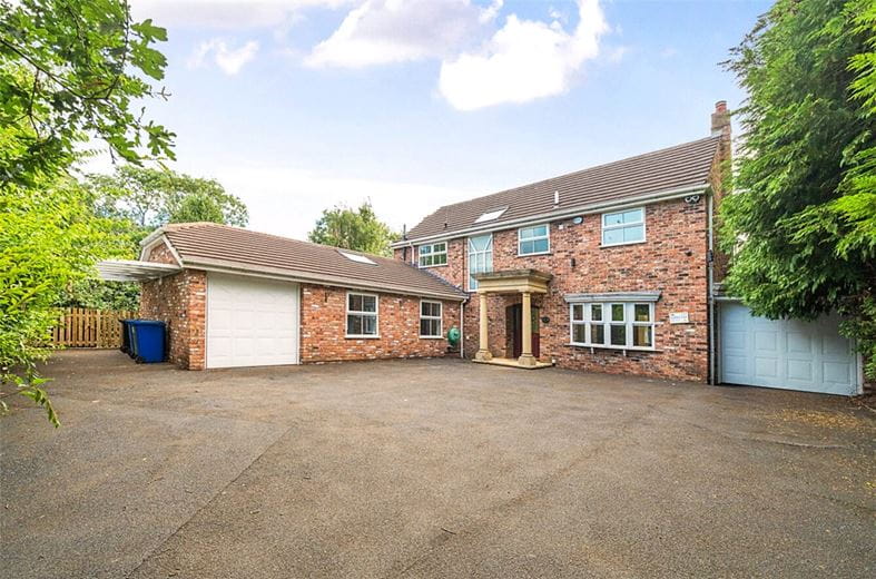 5 bedroom house, Hale Road, Hale Barns WA15 - Available