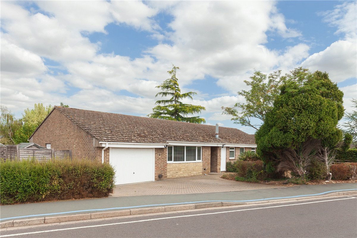 4 bedroom bungalow, Shakespeare Drive, Bicester OX26 - Let Agreed