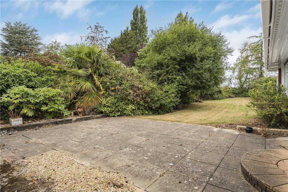 6 bedroom bungalow, Nash Lee Lane, Wendover HP22 - Available