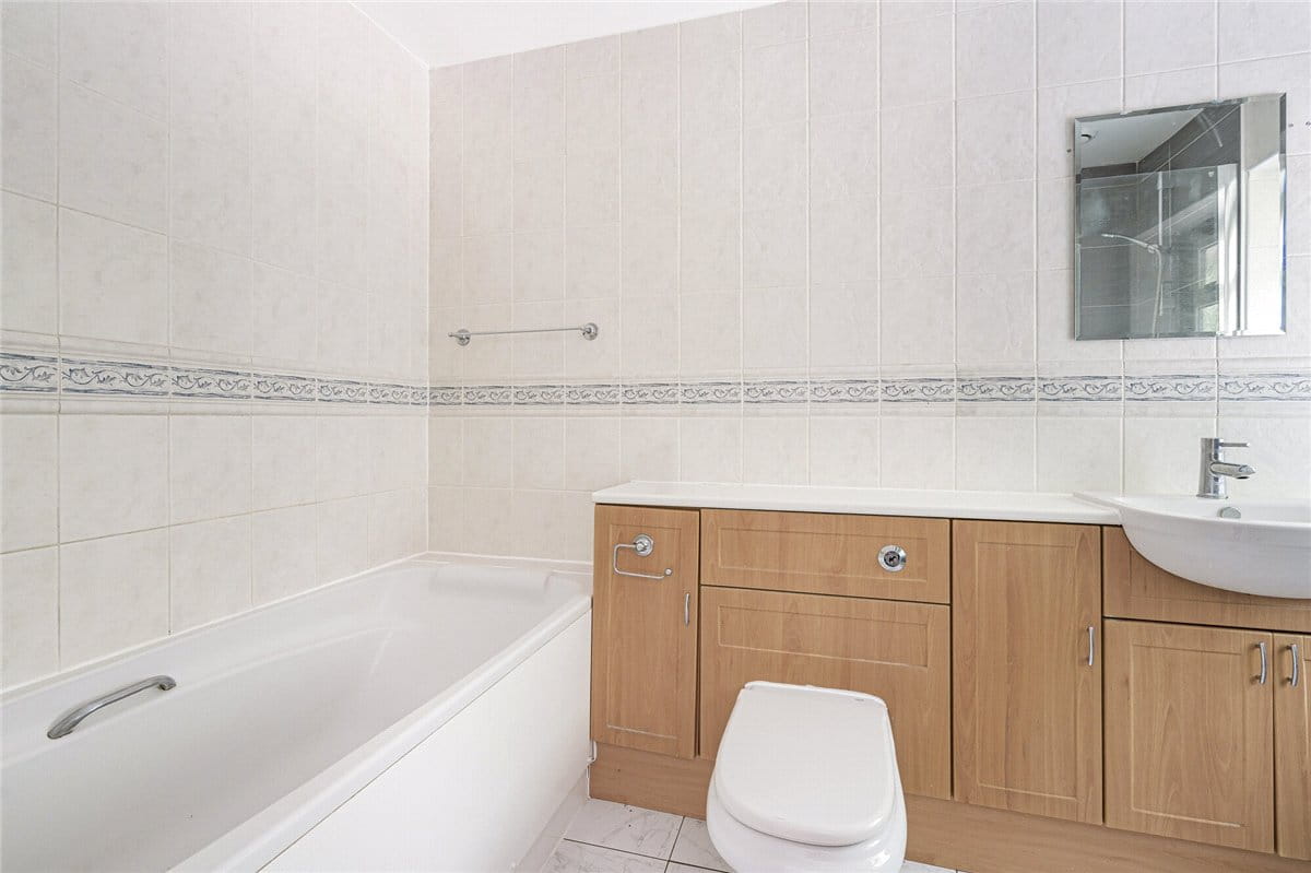 6 bedroom bungalow, Nash Lee Lane, Wendover HP22 - Available