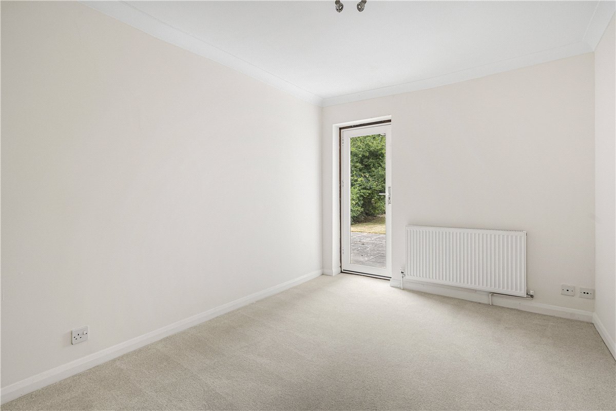 6 bedroom bungalow, Nash Lee Lane, Wendover HP22 - Available