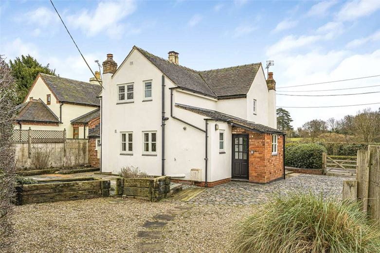 3 bedroom house, Moor Lane, Rugeley WS15 - Available