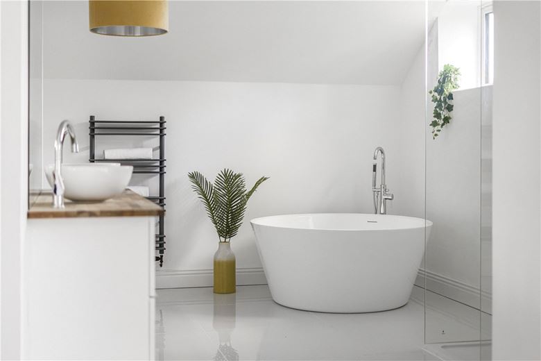 4 bedroom house, New Road, Dinton HP17 - Available