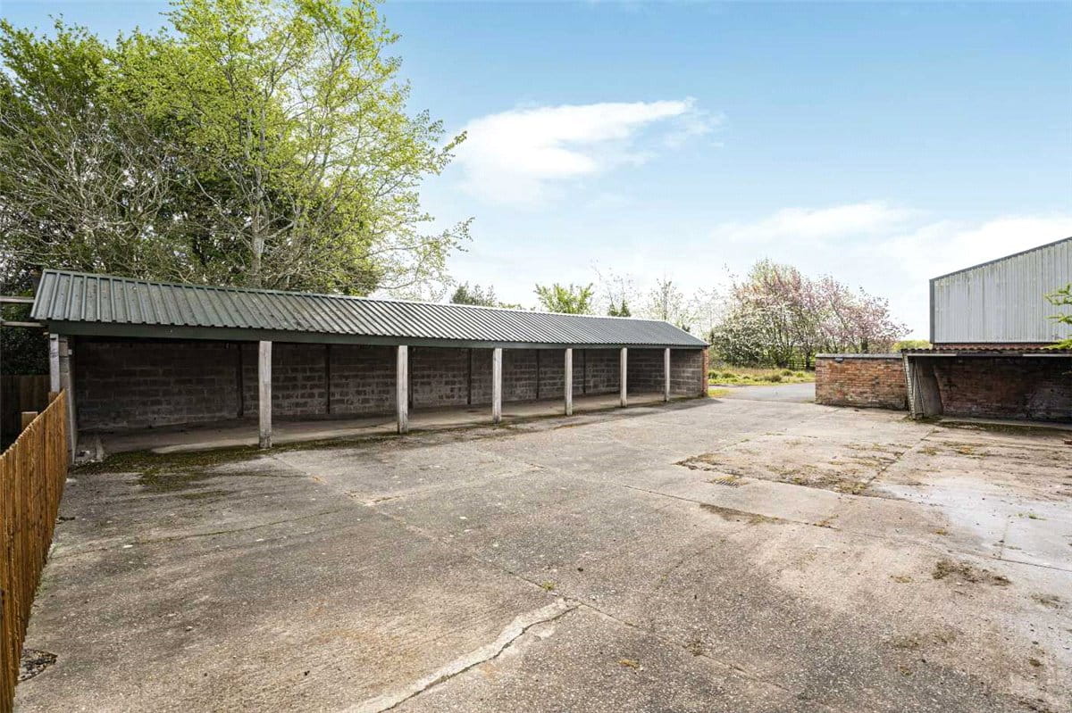 5 bedroom house, Shaw Lane, Kings Bromley DE13 - Let Agreed