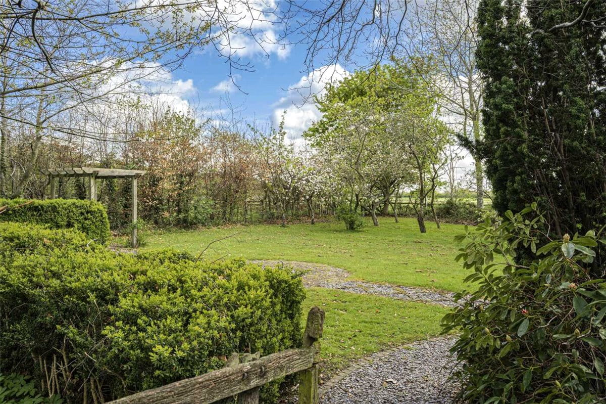 5 bedroom house, Shaw Lane, Kings Bromley DE13 - Let Agreed