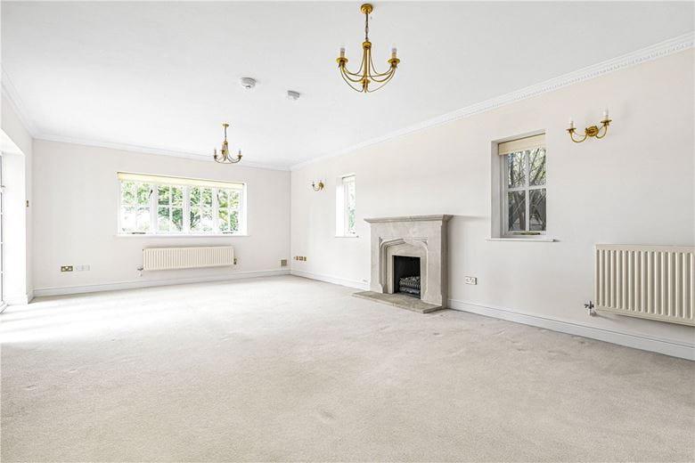 5 bedroom house, Whitethorn Close, Stoke Mandeville HP22 - Available