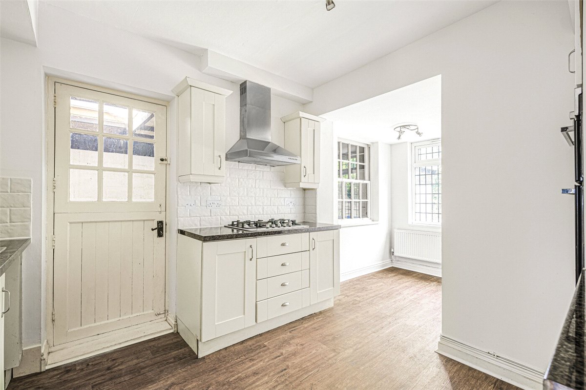 3 bedroom house, Crackley Crescent, Kenilworth CV8 - Let Agreed