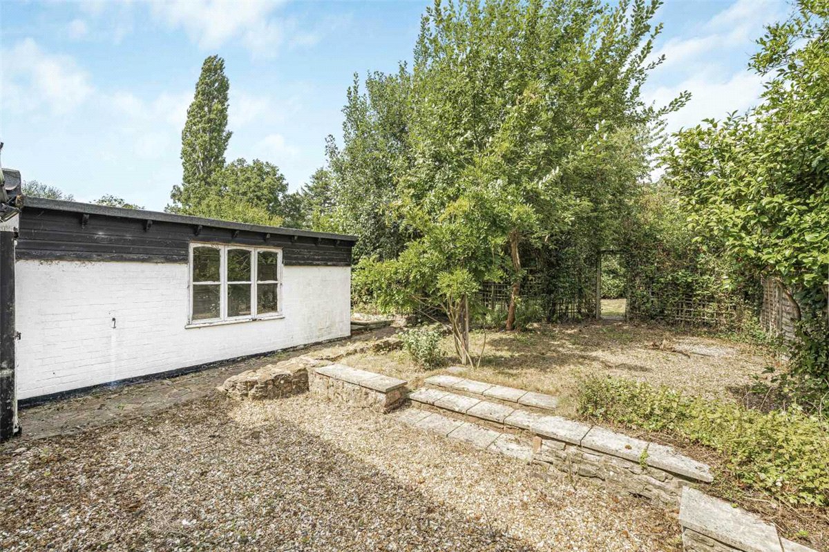 3 bedroom house, Crackley Crescent, Kenilworth CV8 - Let Agreed