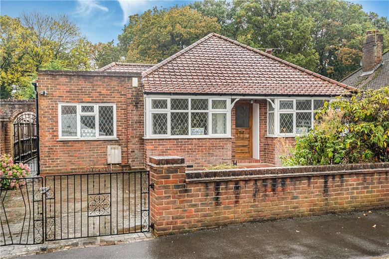 4 bedroom bungalow, The Greenway, Ickenham UB10 - Available