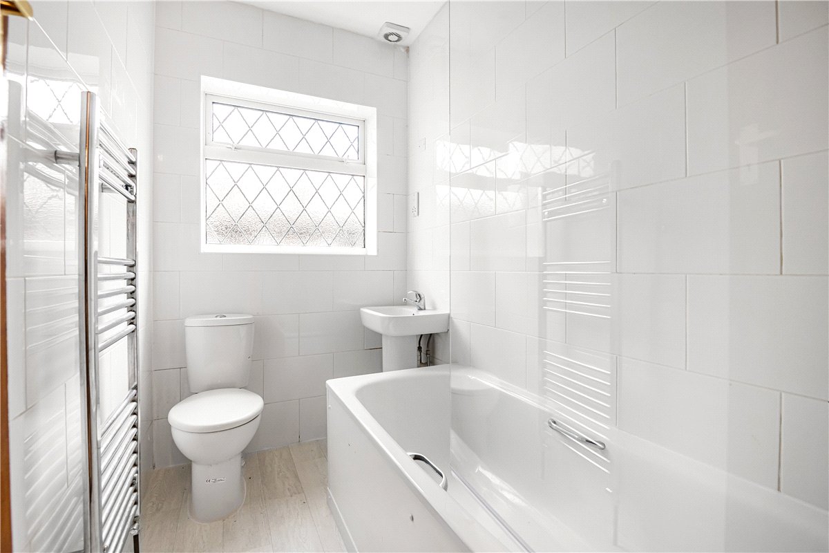 4 bedroom bungalow, The Greenway, Ickenham UB10 - Available