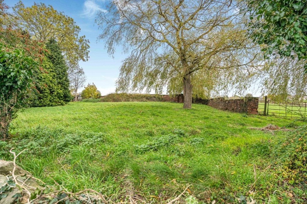 3 bedroom bungalow, Woodthorpe Road, Shuttlewood S44 - Let Agreed