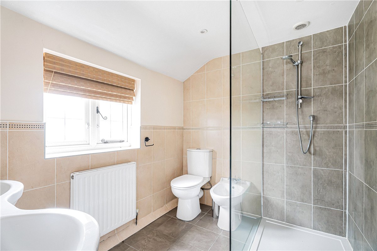 4 bedroom house, Frith Hill, South Heath HP16 - Available