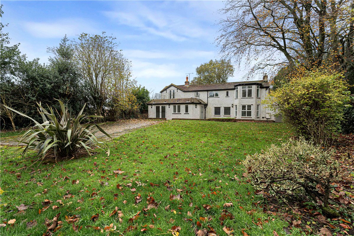 4 bedroom house, Frith Hill, South Heath HP16 - Available