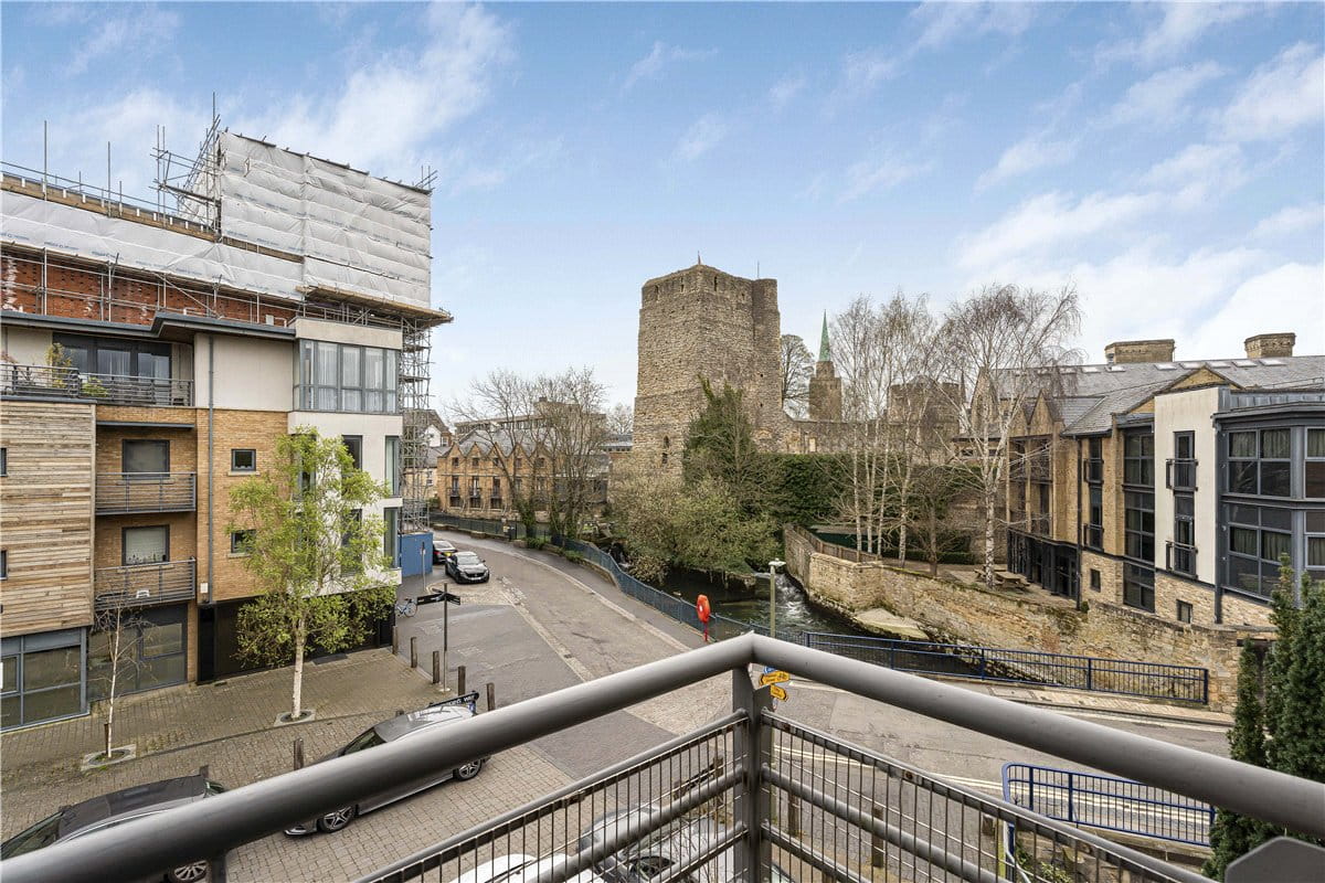 2 bedroom flat, Woodin's Way, Oxford OX1 - Let Agreed