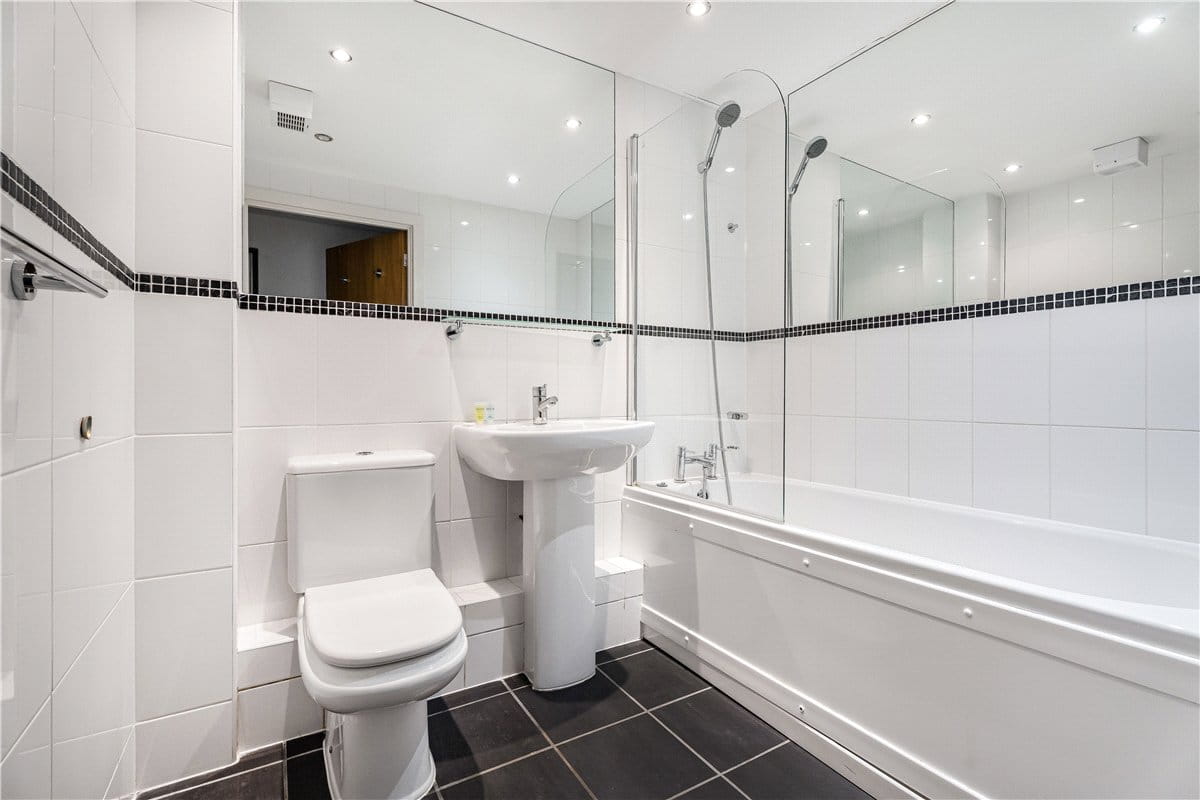 2 bedroom flat, Woodin's Way, Oxford OX1 - Let Agreed