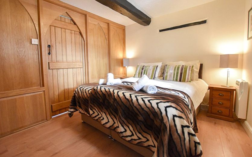 68.5 acres House, Lew, Bampton OX18 - Available