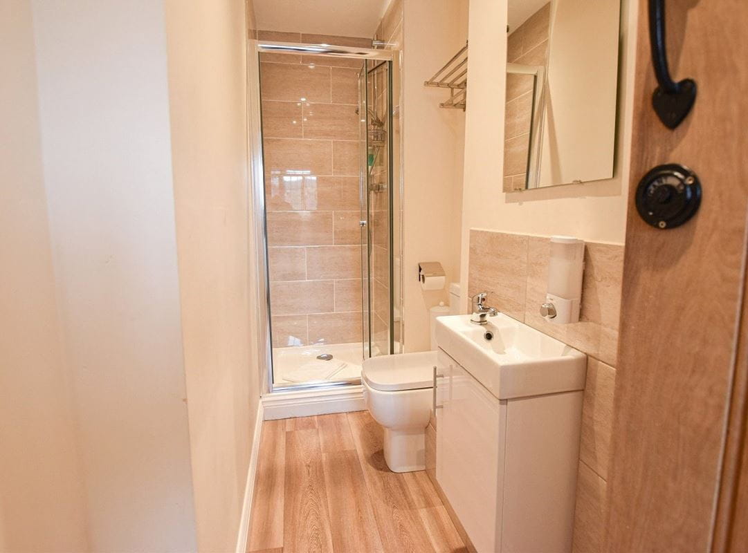 68.5 acres House, Lew, Bampton OX18 - Available