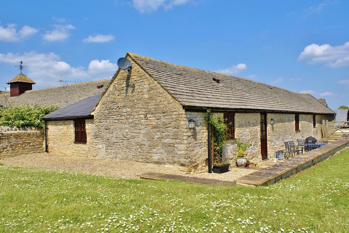 68.5 acres House, Lew, Bampton OX18 - Available