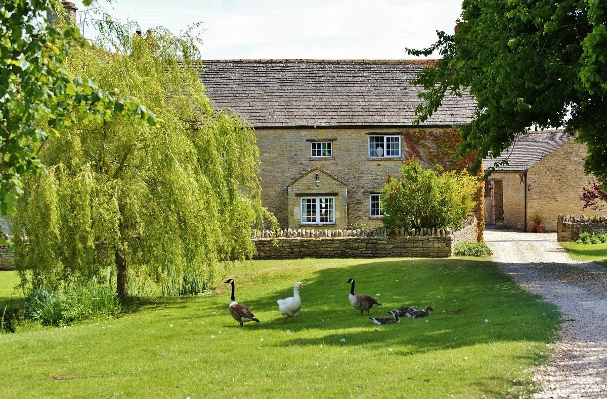 68.5 acres House, Lew, Bampton OX18 - Available