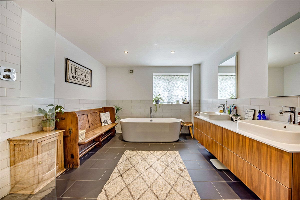  bedroom , Kings Lane, Longcot SN7 - Available