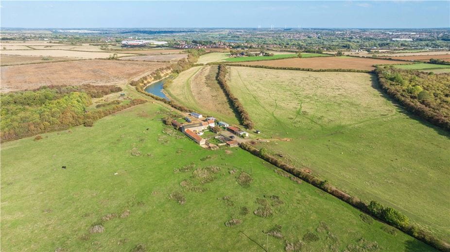 1,728 acres Country Estate, Finedon, NN9 - Available