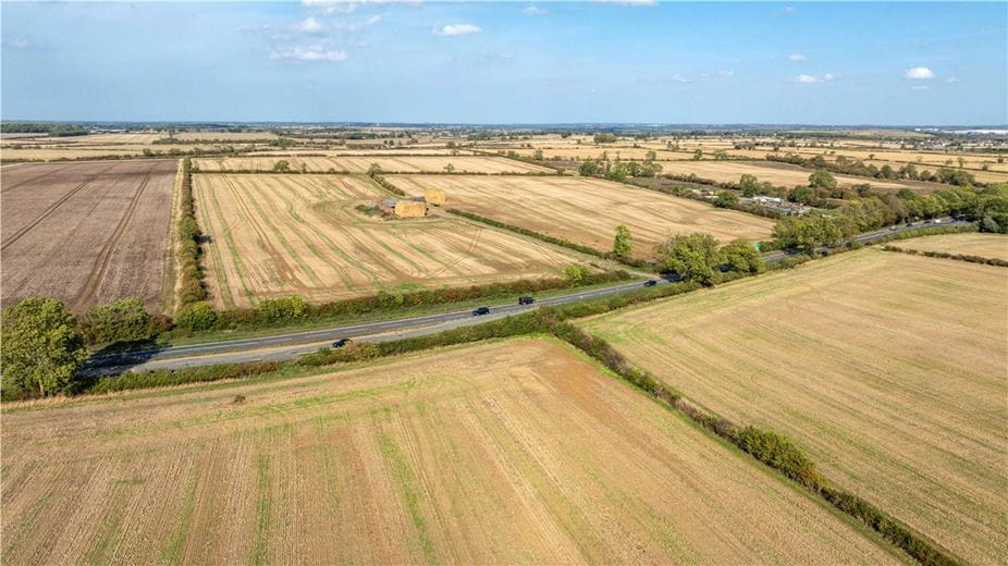 1,728 acres Country Estate, Finedon, NN9 - Available