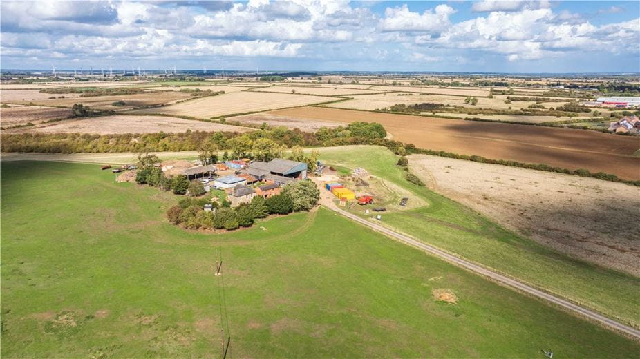 1,728 acres Country Estate, Finedon, NN9 - Available